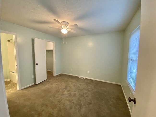 Building Photo - 218 Shaker Heights Ln