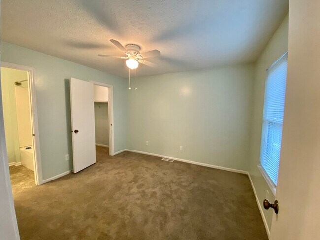 Foto del edificio - 218 Shaker Heights Ln