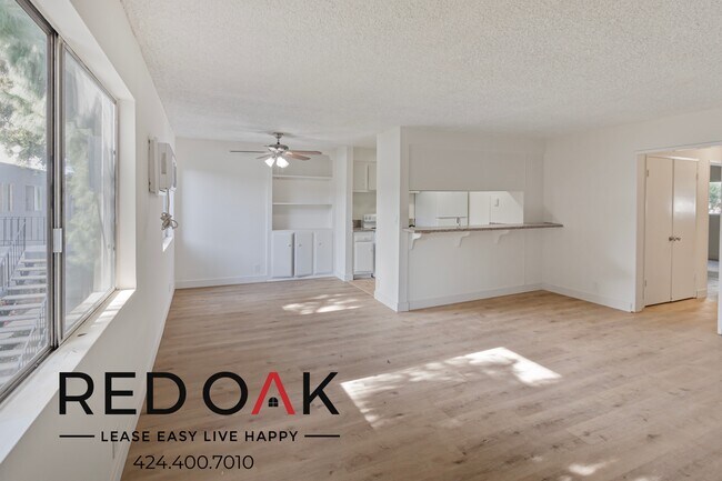 Foto del edificio - Sun-Drenched Two Bedroom with Included Kit...
