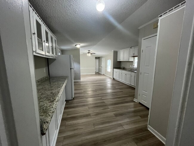 Building Photo - Colony Oaks Homes