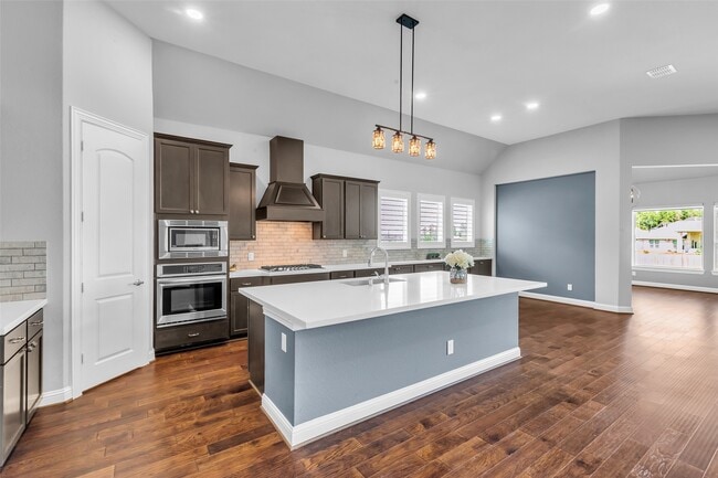 Building Photo - 40902 Welbey Ct