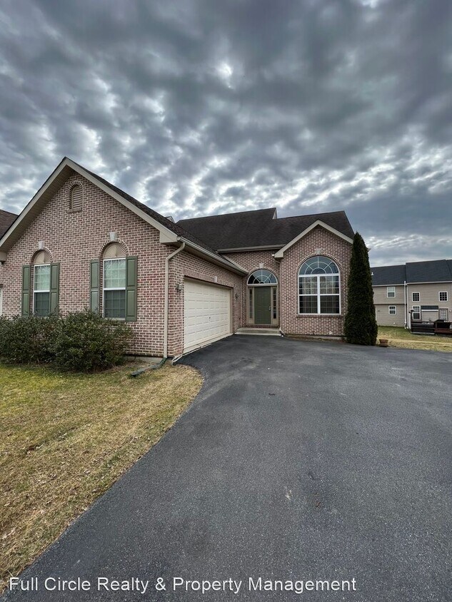 836 Spring White Dr, Breinigsville, PA 18031 House Rental in