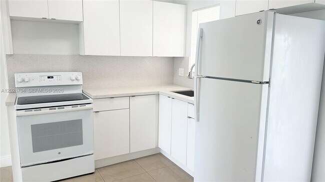 Foto del edificio - 8110 Sunrise Lakes Blvd