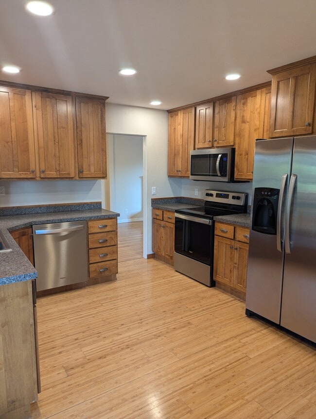 Building Photo - 2302 Garland Dr
