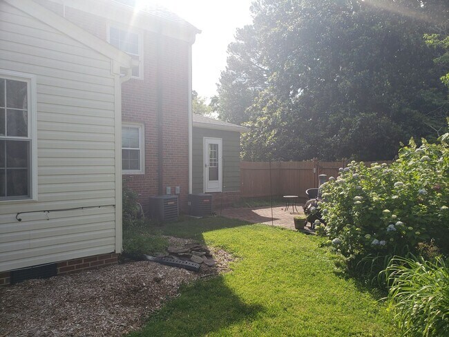 Foto del edificio - Call Sabrina Thomas Office at 757-767-0767 for more information