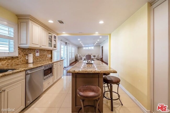 Building Photo - 3 br, 3 bath House - 4831 Lennox Ave