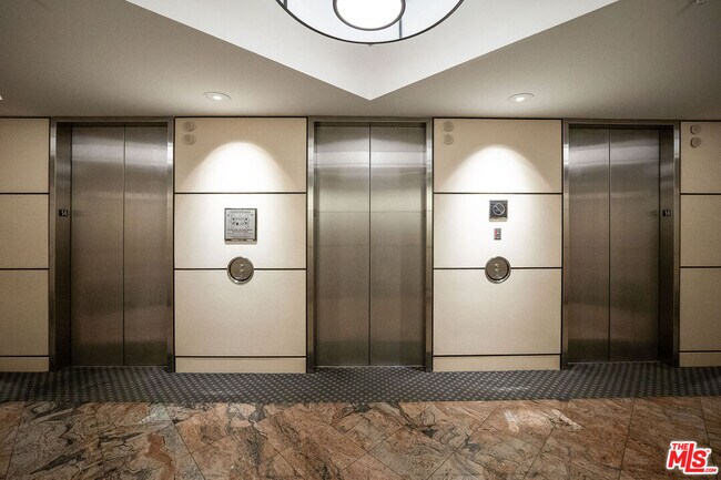 Foto del edificio - 10490 Wilshire Blvd