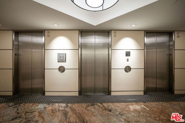 Building Photo - 10490 Wilshire Blvd