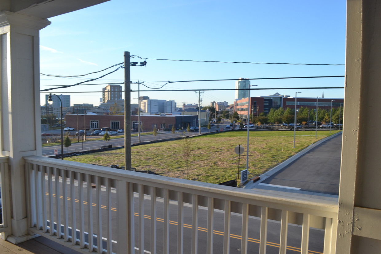 Vista desde Front Porch - 217 Hood St