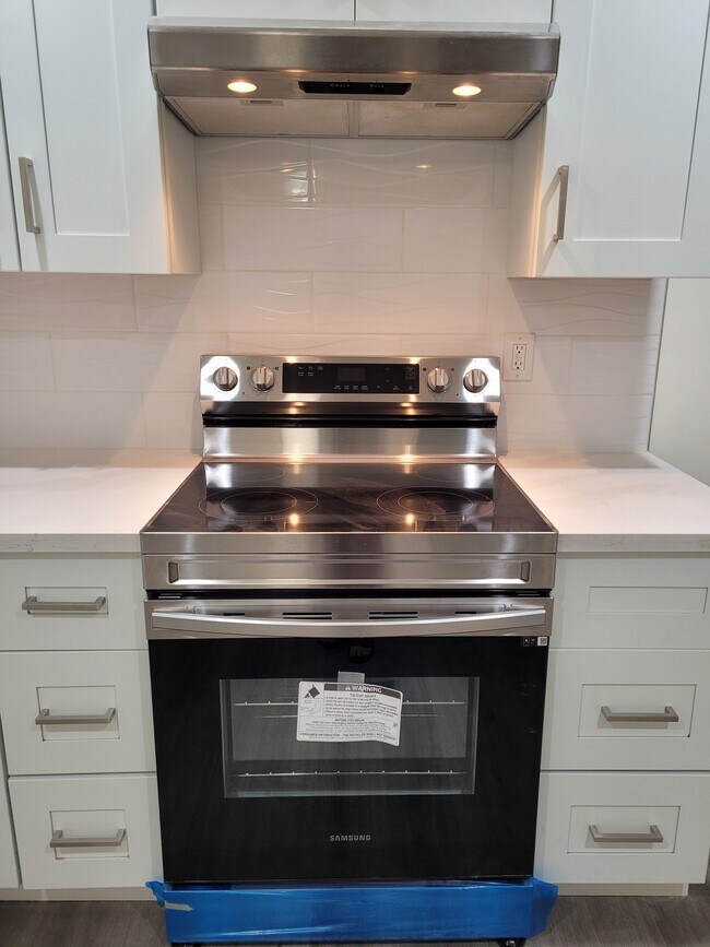 New Samsung stove - 800 Laguna Honda Blvd