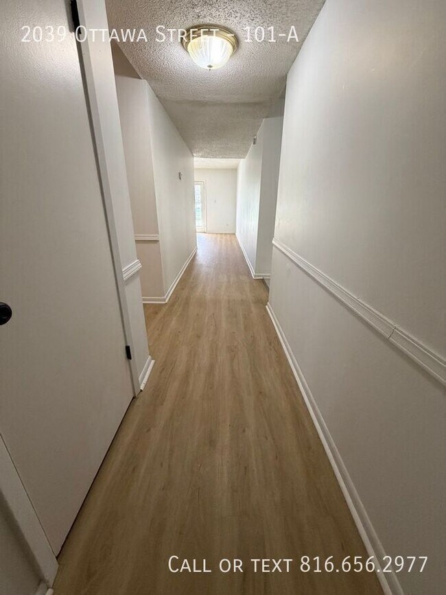 Building Photo - 2039 Ottawa St