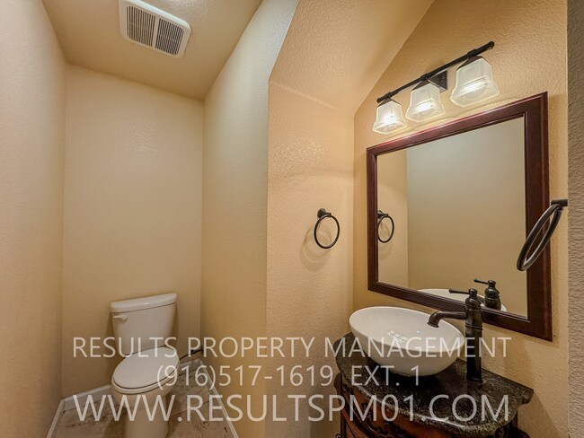 Foto del edificio - Stunning 3-bedroom, 3-bathroom