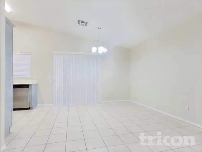 Building Photo - 2022 E Winston Dr