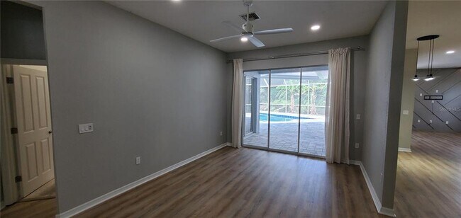 Foto del edificio - 4454 Hollybrook Way