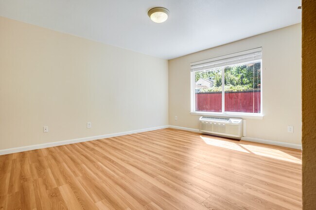 Foto del edificio - 6330 NE Lombard St