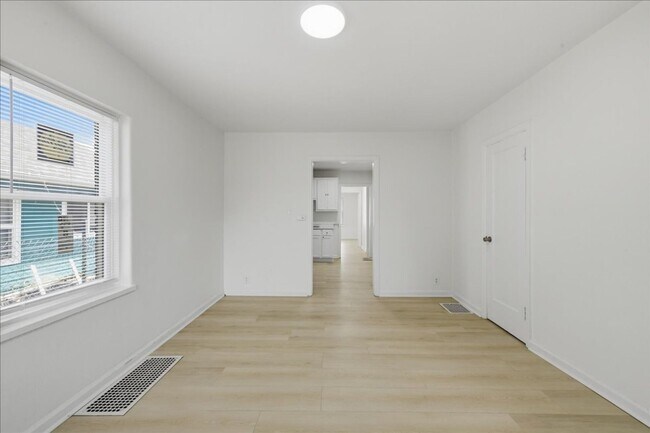 Building Photo - 1511-1511 N Chester Ave