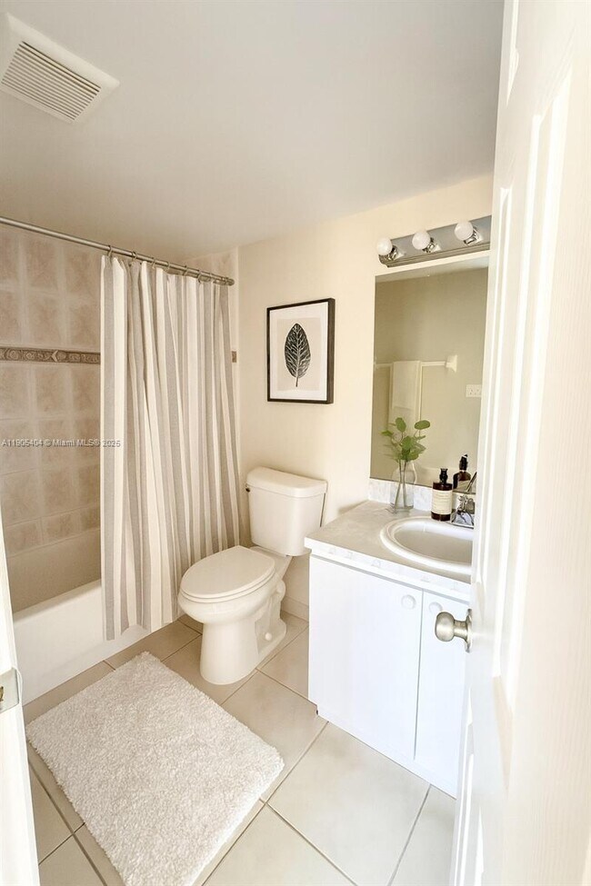 Foto del edificio - 666 W 81st St