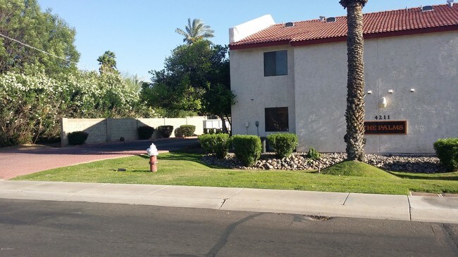 Foto del edificio - 4211 E Palm Ln
