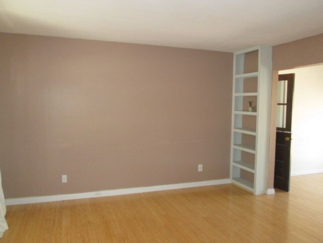 Building Photo - 4609 Delamar Ave NE