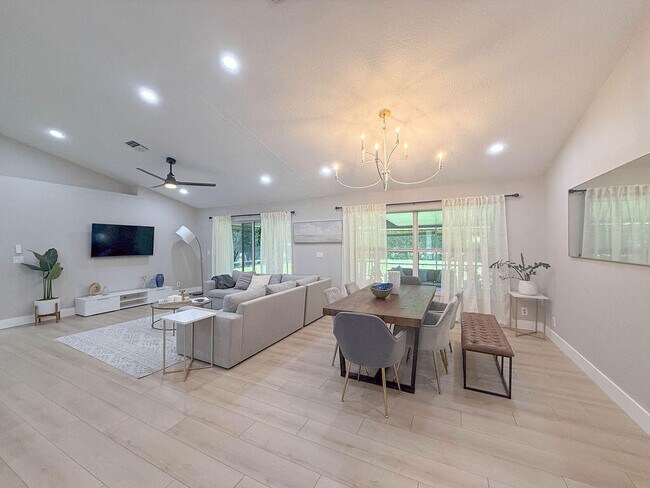 Foto del edificio - 14010 Aster Ave