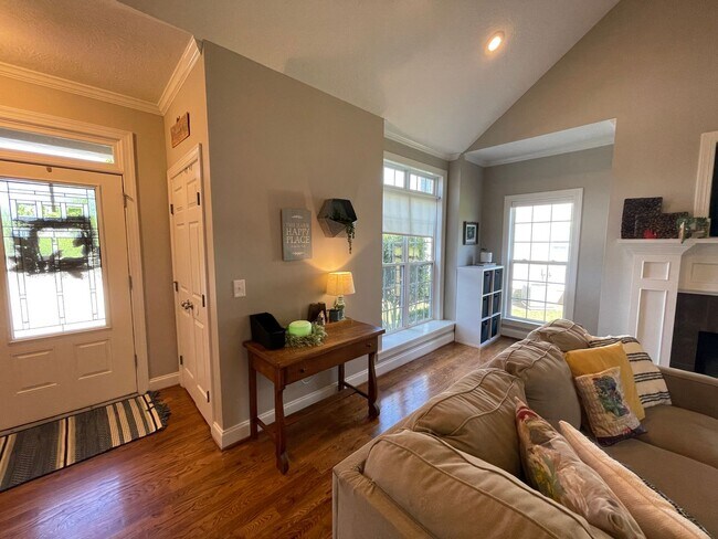 Foto del edificio - Charming 4 bedroom/2.5 bathroom in Tudor Branch!