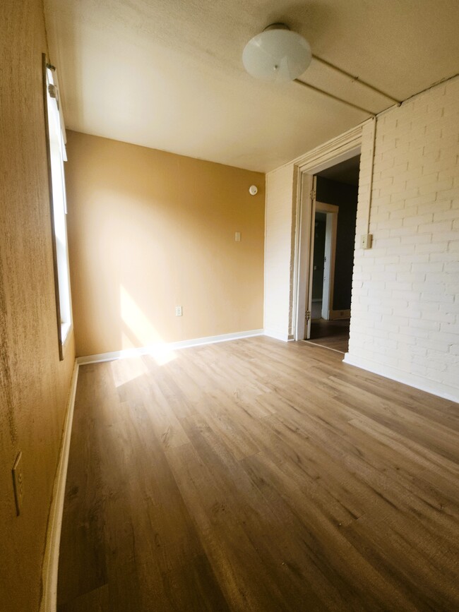 Building Photo - 401 Olmstead St