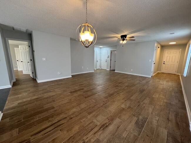 Foto del edificio - 500 Castle Ridge Dr