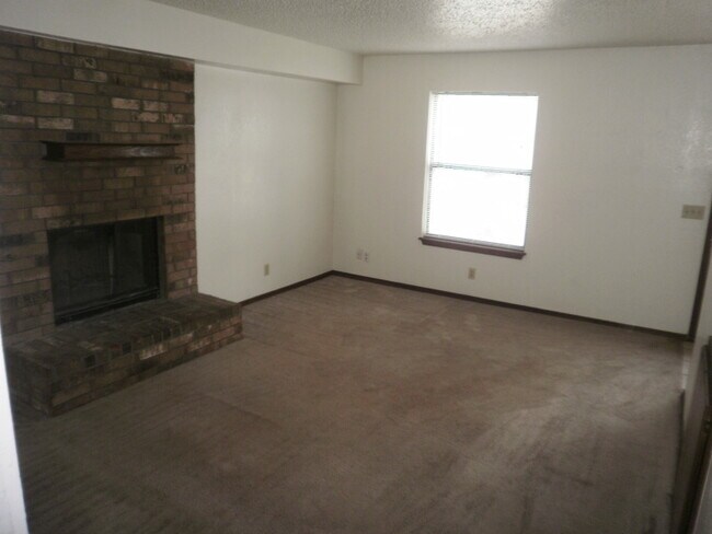 Foto del edificio - 224-226 Skylark Ct