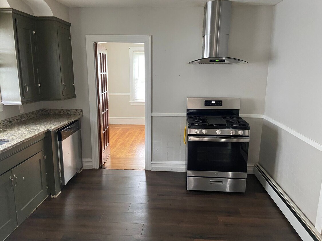 Foto principal - Single Family Home on River Ave.