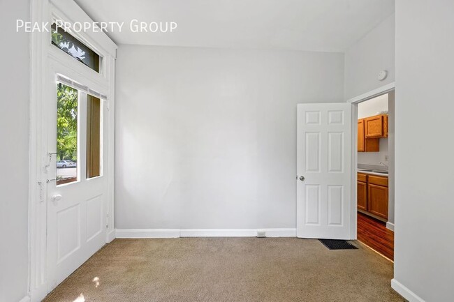 Foto del edificio - 494 Riddle Rd