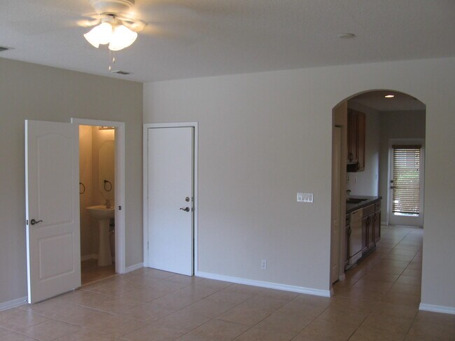 Building Photo - 2189 SE Grand Dr
