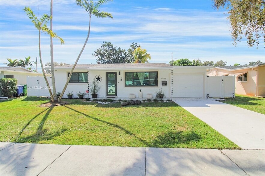 Foto principal - 9428 SW 51st Ct
