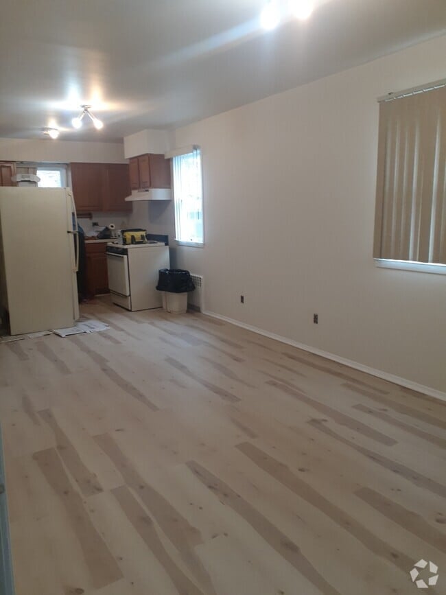 Move in ready! - 42 Brighton 5th Ct