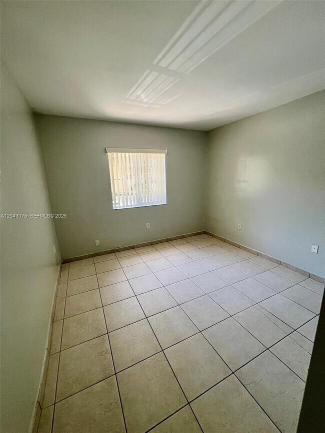 Foto del edificio - 6975 NW 173rd Dr