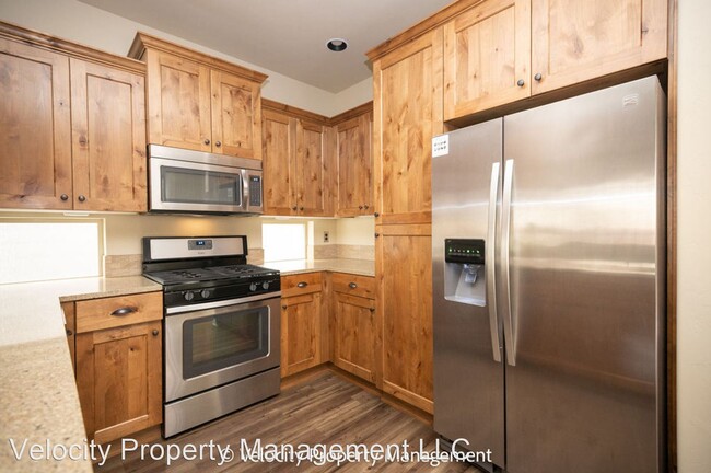 Building Photo - 3 br, 2.5 bath House - 20797 NE Sierra Dr.