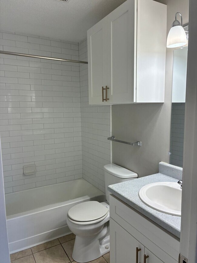 Foto del edificio - 2 bedroom 2 bath Duplex