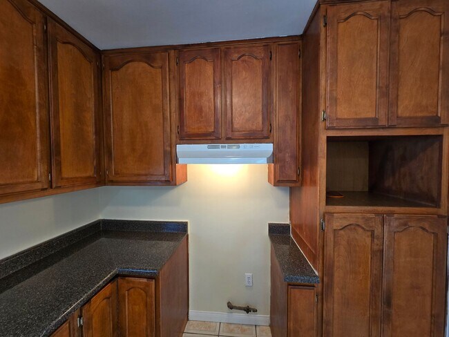 Foto del edificio - 3 bedroom / 2 bathroom front house for ren...
