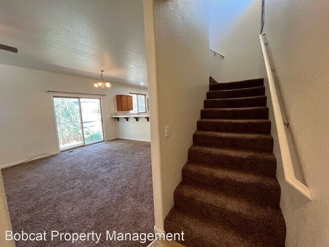 Building Photo - 3 br, 2.5 bath House - 2275 Airport Rd