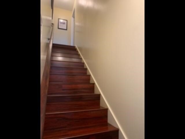 Foto del edificio - 499 Skyhill Ct