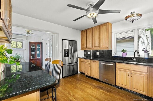 Foto del edificio - 2 Horseshoe Dr