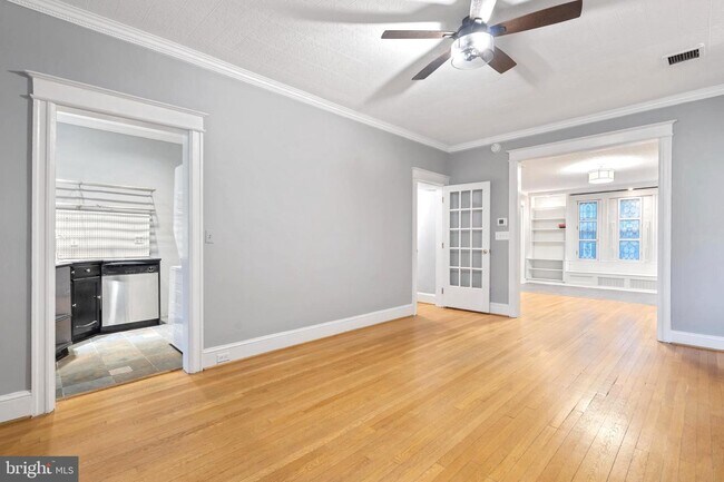 Building Photo - 1427 Shepherd St NW