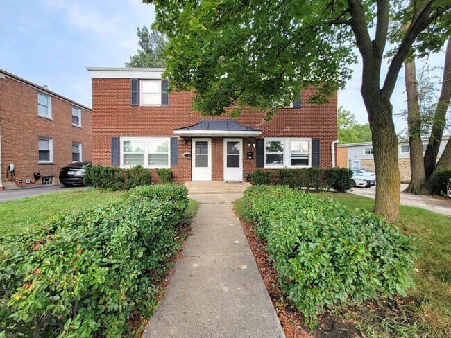 Foto del edificio - 611 Waukegan Rd