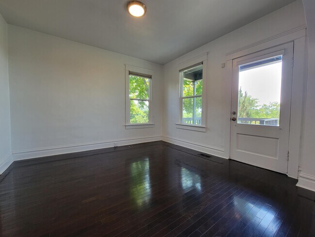 Foto del edificio - 621 Grand St E