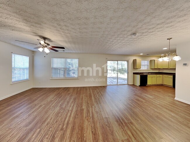 Foto del edificio - 330 Meadows Ln