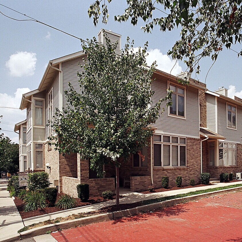 Primary Photo - 247 Carron St