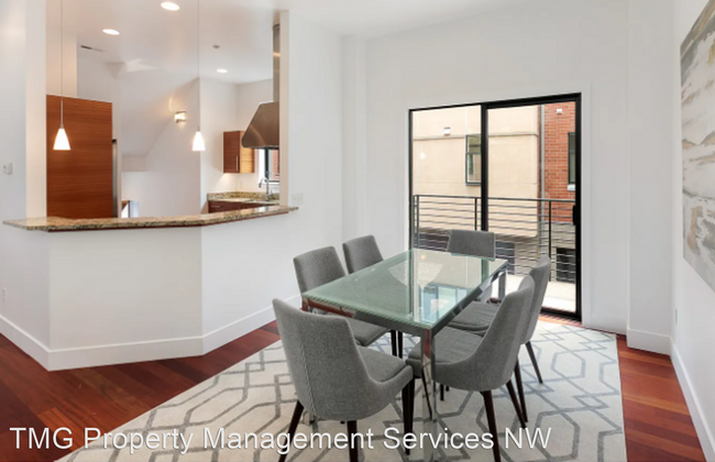 Building Photo - 2 br, 2.5 bath House - 1720 NW Riverscape ...