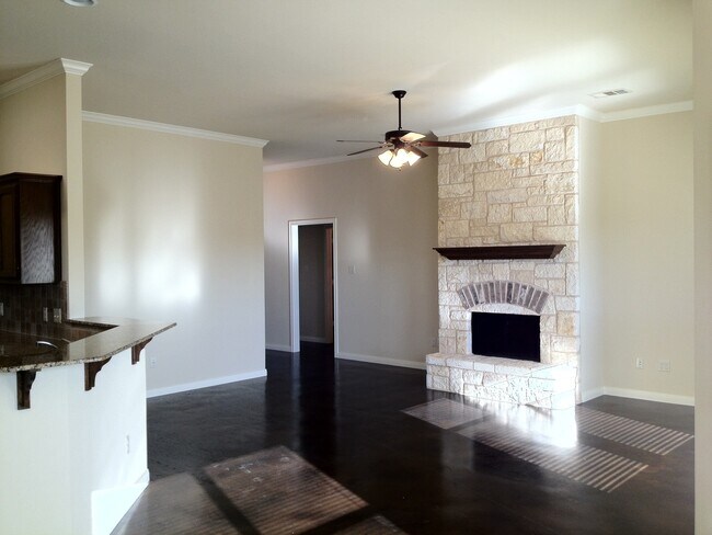 Foto del edificio - 3BR / 2BA Duplex in Hewitt, Texas | Midway ISD