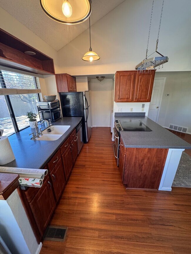 Building Photo - 365 Autumn Ridge Cir