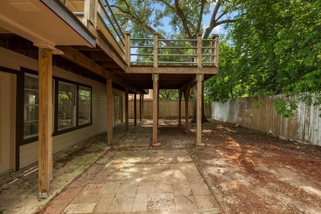 Building Photo - 1819 Redwood Ct