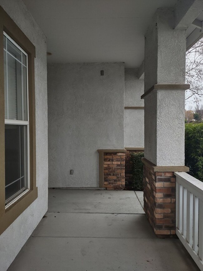 Building Photo - Springfield Rocklin Gated 55and Older Comm...